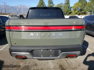 2022 Rivian R1T Launch Edition with VIN 7FCTGAAL3NN003101, listed as a Copart auction lot 85602634 with 17,189 mi miles and Salvage Title. Bid and sale history available at carsss.com. Image 6.