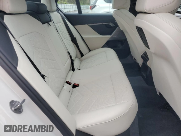 2024 BMW 5 Series 530i xDrive z VIN WBA53FJ05RCP95117, wystawiony jako Copart lot #56534135 z przebiegiem 14 831 mil mil oraz Szkoda całkowita • Salvage title. Historia ofert i sprzedaży dostępna na DreamBid. Obrazek 10.