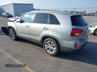 2015 Kia Sorento EX with VIN 5XYKU4A73FG627715, listed as a IAAI auction lot 41474300 with 51,940 mi miles. Bid and sale history available at carsss.com. Image 3.