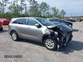 2019 Kia Sorento LX V6 with VIN 5XYPG4A51KG488920, listed as a IAAI auction lot 40631315 with 100,931 mi miles. Bid and sale history available at carsss.com. Image 1.