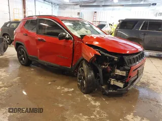 2018 Jeep Compass Latitude z VIN 3C4NJDBB0JT191044, wystawiony jako IAAI lot #41395206 z przebiegiem 68 784 mil mil oraz . Historia ofert i sprzedaży dostępna na DreamBid. Obrazek 1.