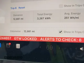 2024 Tesla Model Y Long Range z VIN 7SAYGDEE9RA244657, wystawiony jako IAAI lot #41694621 z przebiegiem 12 991 mil mil oraz . Historia ofert i sprzedaży dostępna na DreamBid. Obrazek 16.