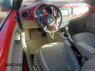 2014 Volkswagen Beetle 1.8T w/Premium z VIN 3VW517AT9EM819966, wystawiony jako Copart lot #76990014 z przebiegiem Nie podano mil oraz Nie do naprawy • Non repairable. Historia ofert i sprzedaży dostępna na DreamBid. Obrazek 8.
