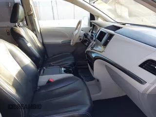 2011 Toyota Sienna SE with VIN 5TDXK3DC5BS064260, listed as a IAAI auction lot 41616160 with 98,505 mi miles. Bid and sale history available at carsss.com. Image 5.