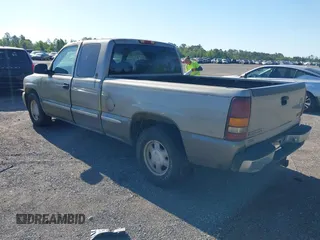 2000 GMC New Sierra 1500 SL with VIN 2GTEC19V8Y1259790, listed as a IAAI auction lot 42050797 with 192,299 mi miles. Bid and sale history available at carsss.com. Image 3.