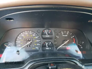1995 Ford Thunderbird LX z VIN 1FALP6248SH176946, wystawiony jako Copart lot #74066554 z przebiegiem 72 666 mil mil oraz Szkoda całkowita • Salvage title. Historia ofert i sprzedaży dostępna na DreamBid. Obrazek 9.
