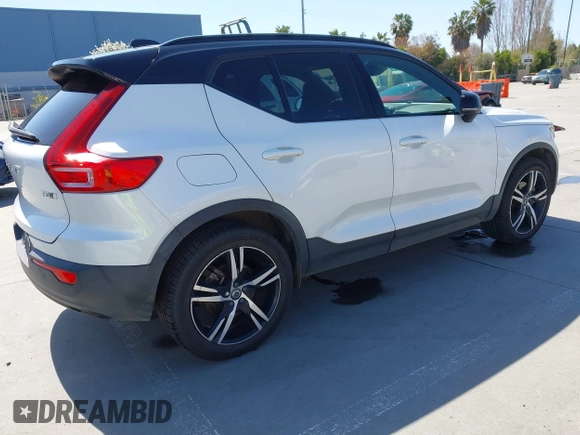 2021 Volvo XC40 R-Design with VIN YV4162UM5M2395943, listed as a IAAI auction lot 41979672 with 66,318 mi miles and . Bid and sale history available at carsss.com. Image 4.
