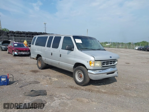 2002 Ford Econoline Passenger XL с VIN 1FBSS31L22HB33221, выставлен на аукционе IAAI как лот 42613580 с пробегом 196 057 миль миль и . История ставок и продаж доступна на DreamBid. Изображение 1.