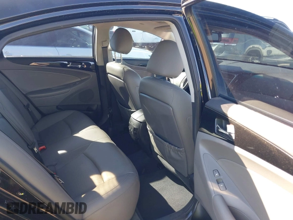 2012 Hyundai Sonata SE z VIN 5NPEC4AC6CH423122, wystawiony jako IAAI lot #41879178 z przebiegiem 64 681 mil mil oraz . Historia ofert i sprzedaży dostępna na DreamBid. Obrazek 8.