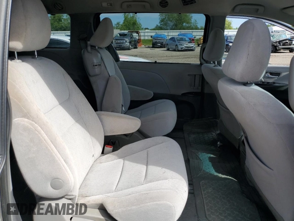 2015 Toyota Sienna LE AAS z VIN 5TDKK3DC1FS678805, wystawiony jako Copart lot #56421605 z przebiegiem 80 435 mil mil oraz Szkoda całkowita • Salvage title. Historia ofert i sprzedaży dostępna na DreamBid. Obrazek 11.