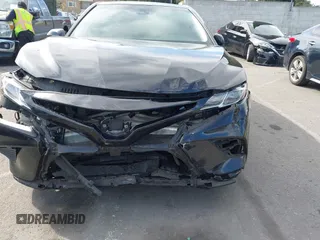 2018 Toyota Camry LE z VIN 4T1B11HK2JU002873, wystawiony jako IAAI lot #41637537 z przebiegiem 136 950 mil mil oraz . Historia ofert i sprzedaży dostępna na DreamBid. Obrazek 6.
