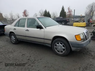 1987 Mercedes-Benz 300 E with VIN WDBEA30D0HA528424, listed as a Copart auction lot 84249444 with 132,054 mi miles and Clean Title. Bid and sale history available at carsss.com. Image 4.