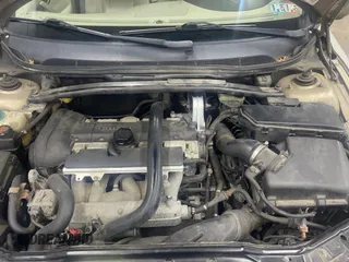 2004 Volvo S60 with VIN YV1RH59H042394920, listed as a Copart auction lot 83572644 with 131,007 mi miles and Clean Title. Bid and sale history available at carsss.com. Image 7.