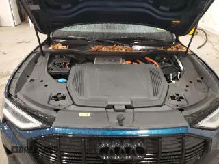 2022 Audi e-tron Premium Plus с VIN WA1LAAGE4NB006634, выставлен на аукционе Copart как лот 84389824 с пробегом 48 516 миль миль и Списание • Salvage title. История ставок и продаж доступна на DreamBid. Изображение 12.