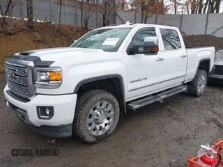 2019 GMC Sierra 2500HD Denali with VIN 1GT12SEY8KF226666, listed as a IAAI auction lot 41717939 with 45,325 mi miles. Bid and sale history available at carsss.com. Image 18.