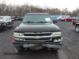 2000 Chevrolet Suburban LT with VIN 3GNFK16T1YG197268, listed as a IAAI auction lot 42026756 with 151,674 mi miles. Bid and sale history available at carsss.com. Image 12.