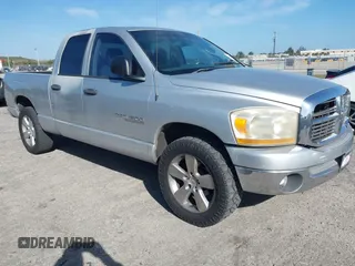2006 Dodge 1500 SLT z VIN 1D7HA18N76S619851, wystawiony jako IAAI lot #41733276 z przebiegiem 302 082 mil mil oraz . Historia ofert i sprzedaży dostępna na DreamBid. Obrazek 1.