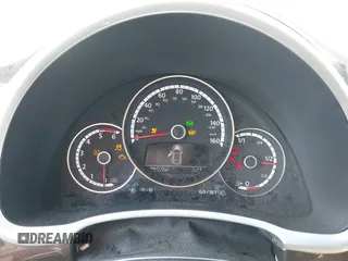 2015 Volkswagen Beetle z VIN 3VW5A7AT8FM818972, wystawiony jako IAAI lot #41966746 z przebiegiem 144 699 mil mil oraz . Historia ofert i sprzedaży dostępna na DreamBid. Obrazek 18.
