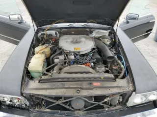 1985 Mercedes-Benz 380 z VIN WDBBA45C3FA030353, wystawiony jako Copart lot #48373455 z przebiegiem 97 471 mil mil oraz Nie do naprawy. Historia ofert i sprzedaży dostępna na DreamBid. Obrazek 11.