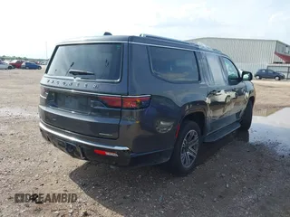 2024 Jeep Wagoneer Series II с VIN 1C4SJRBP8RS177563, выставлен на аукционе IAAI как лот 42506797 с пробегом 27 489 миль миль и . История ставок и продаж доступна на DreamBid. Изображение 3.