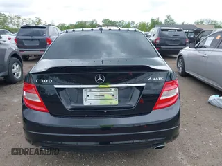 2010 Mercedes-Benz C 300 Sport z VIN WDDGF8BB5AR131972, wystawiony jako IAAI lot #42221225 z przebiegiem 145 036 mil mil oraz . Historia ofert i sprzedaży dostępna na DreamBid. Obrazek 16.