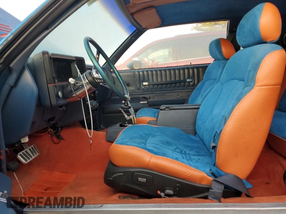1984 Chevrolet Monte Carlo z VIN 1G1AZ37GXER137103, wystawiony jako Copart lot #74534514 z przebiegiem Nie podano mil oraz Tytuł czysty. Historia ofert i sprzedaży dostępna na DreamBid. Obrazek 7.