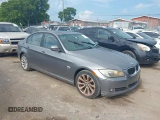 2011 BMW 3 Series 328i xDrive с VIN WBAPK5C5XBF123119, выставлен на аукционе IAAI как лот 42735571 с пробегом 214 036 миль миль и . История ставок и продаж доступна на DreamBid. Изображение 1.
