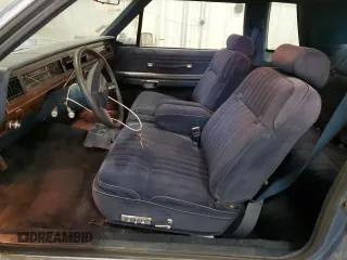 1987 Ford Crown Victoria z VIN 2FABP71F2HX156902, wystawiony jako Copart lot #74368944 z przebiegiem 77 708 mil mil oraz Szkoda całkowita • Salvage title. Historia ofert i sprzedaży dostępna na DreamBid. Obrazek 7.