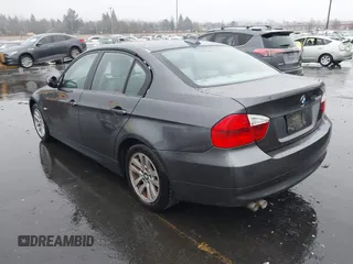 2007 BMW 3 Series 328i z VIN WBAVA33557KX75790, wystawiony jako IAAI lot #41494012 z przebiegiem 115 236 mil mil oraz . Historia ofert i sprzedaży dostępna na DreamBid. Obrazek 3.