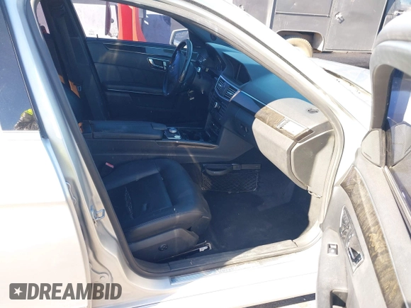 2010 Mercedes-Benz E 350 Luxury z VIN WDDHF5GB2AA052480, wystawiony jako IAAI lot #41361531 z przebiegiem 154 443 mil mil oraz . Historia ofert i sprzedaży dostępna na DreamBid. Obrazek 5.