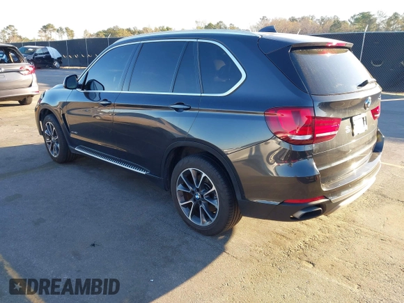 2017 BMW X5 xDrive50i z VIN 5UXKR6C34H0J85462, wystawiony jako IAAI lot #41768496 z przebiegiem 109 596 mil mil oraz . Historia ofert i sprzedaży dostępna na DreamBid. Obrazek 3.