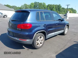 2012 Volkswagen Tiguan SE с VIN WVGAV7AX2CW582223, выставлен на аукционе IAAI как лот 42681171 с пробегом 129 117 миль миль и . История ставок и продаж доступна на DreamBid. Изображение 4.