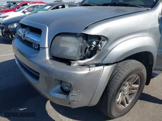 2005 Toyota Sequoia SR5 with VIN 5TDZT34A65S251726, listed as a IAAI auction lot 41646858 with 107,584 mi miles. Bid and sale history available at carsss.com. Image 6.