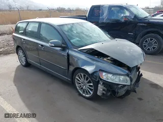 2010 Volvo V50 with VIN YV1382MW9A2527311, listed as a IAAI auction lot 41703302 with 0 mi miles. Bid and sale history available at carsss.com. Image 1.