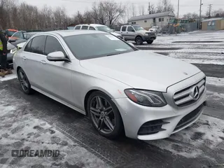 2020 Mercedes-Benz E 350 z VIN W1KZF8DB7LA818006, wystawiony jako IAAI lot #41521192 z przebiegiem 54 558 mil mil oraz . Historia ofert i sprzedaży dostępna na DreamBid. Obrazek 1.