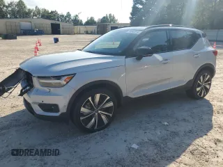 2022 Volvo XC40 Twin Plus z VIN YV4ED3UR3N2640345, wystawiony jako Copart lot #74648914 z przebiegiem 11 863 mil mil oraz Szkoda całkowita • Salvage title. Historia ofert i sprzedaży dostępna na DreamBid. Obrazek 1.