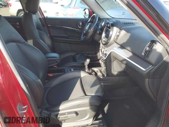 2020 MINI Countryman Cooper S with VIN WMZYW7C09L3L84725, listed as a IAAI auction lot 41599883 with 72,814 mi miles and . Bid and sale history available at DreamBid. Image 5.
