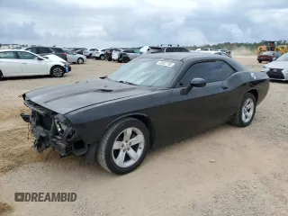 2013 Dodge Challenger SXT z VIN 2C3CDYAG5DH692502, wystawiony jako Copart lot #53907795 z przebiegiem 164 744 mil mil oraz Szkody całkowita. Historia ofert i sprzedaży dostępna na DreamBid. Obrazek 1.