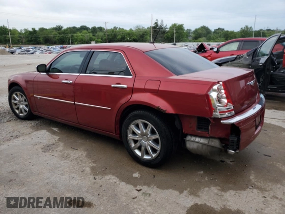 2008 Chrysler 300 C Hemi z VIN 2C3KA63H98H140585, wystawiony jako Copart lot #56714545 z przebiegiem 106 550 mil mil oraz Nie do naprawy • Non repairable. Historia ofert i sprzedaży dostępna na DreamBid. Obrazek 2.
