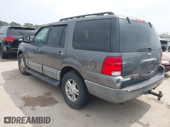 2005 Ford Expedition Special Service with VIN 1FMPU15545LA26180, listed as a IAAI auction lot 41806396 with 209,288 mi miles. Bid and sale history available at carsss.com. Image 3.