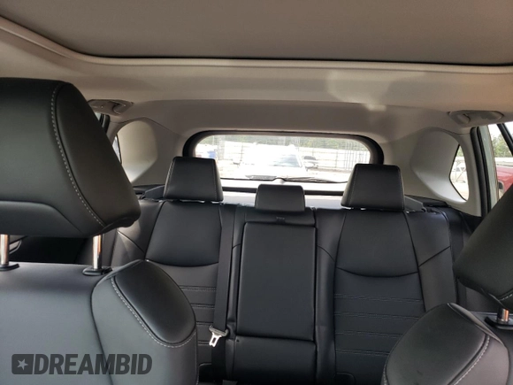 2022 Toyota RAV4 XLE Premium с VIN 2T3A1RFV1NW301243, выставлен на аукционе Copart как лот 56025835 с пробегом 58 093 миль миль и Списание • Salvage title. История ставок и продаж доступна на DreamBid. Изображение 10.