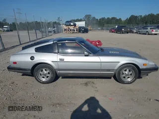 1983 Datsun 280ZX z VIN JN1HZ04S3DX562060, wystawiony jako IAAI lot #42063701 z przebiegiem 35 754 mil mil oraz . Historia ofert i sprzedaży dostępna na DreamBid. Obrazek 13.