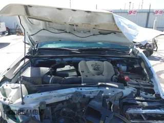 2023 Toyota Tacoma SR z VIN 3TYRZ5CN5PT034397, wystawiony jako IAAI lot #42055222 z przebiegiem 39 144 mil mil oraz . Historia ofert i sprzedaży dostępna na DreamBid. Obrazek 10.