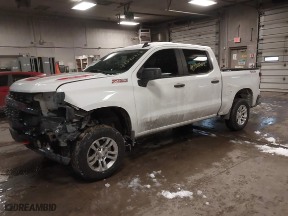2019 Chevrolet Silverado 1500 Custom Trail Boss with VIN 3GCPYCEF6KG250539, listed as a IAAI auction lot 41592352 with 135,612 mi miles. Bid and sale history available at carsss.com. Image 2.