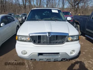 2001 Lincoln Navigator z VIN 5LMFU28R51LJ32175, wystawiony jako IAAI lot #41473282 z przebiegiem 231 832 mil mil oraz . Historia ofert i sprzedaży dostępna na DreamBid. Obrazek 6.