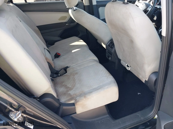 2018 Volkswagen Tiguan S with VIN 3VV1B7AX6JM036407, listed as a IAAI auction lot 41705021 with 84,171 mi miles. Bid and sale history available at carsss.com. Image 8.