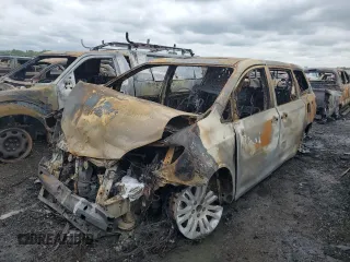 2013 Toyota Sienna XLE AAS z VIN 5TDYK3DC2DS333581, wystawiony jako Copart lot #57325635 z przebiegiem Nie podano mil oraz Nie do naprawy • Non repairable. Historia ofert i sprzedaży dostępna na DreamBid. Obrazek 1.