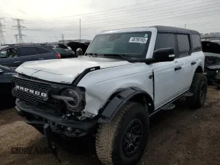 2022 Ford Bronco z VIN 1FMEE5DP8NLA72478, wystawiony jako Copart lot #48790165 z przebiegiem 35 452 mil mil oraz Szkoda całkowita • Salvage title. Historia ofert i sprzedaży dostępna na DreamBid. Obrazek 1.