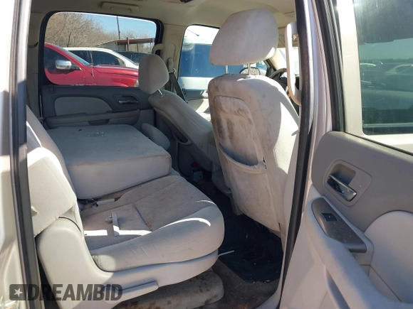 2007 Chevrolet Suburban LT with VIN 1GNFK16397R188641, listed as a IAAI auction lot 41476819 with 209,792 mi miles. Bid and sale history available at carsss.com. Image 8.