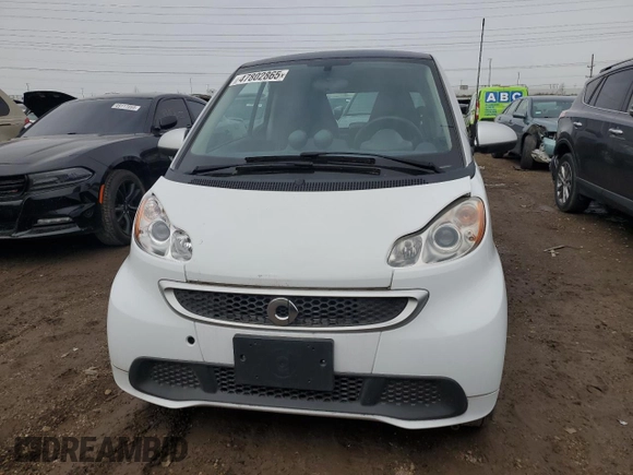 2015 Smart fortwo Passion z VIN WMEEJ9AA7FK825787, wystawiony jako Copart lot #47802865 z przebiegiem 5098 mil mil oraz Tytuł czysty. Historia ofert i sprzedaży dostępna na DreamBid. Obrazek 5.